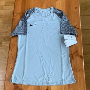 Women’s Nike dri-fit shirt